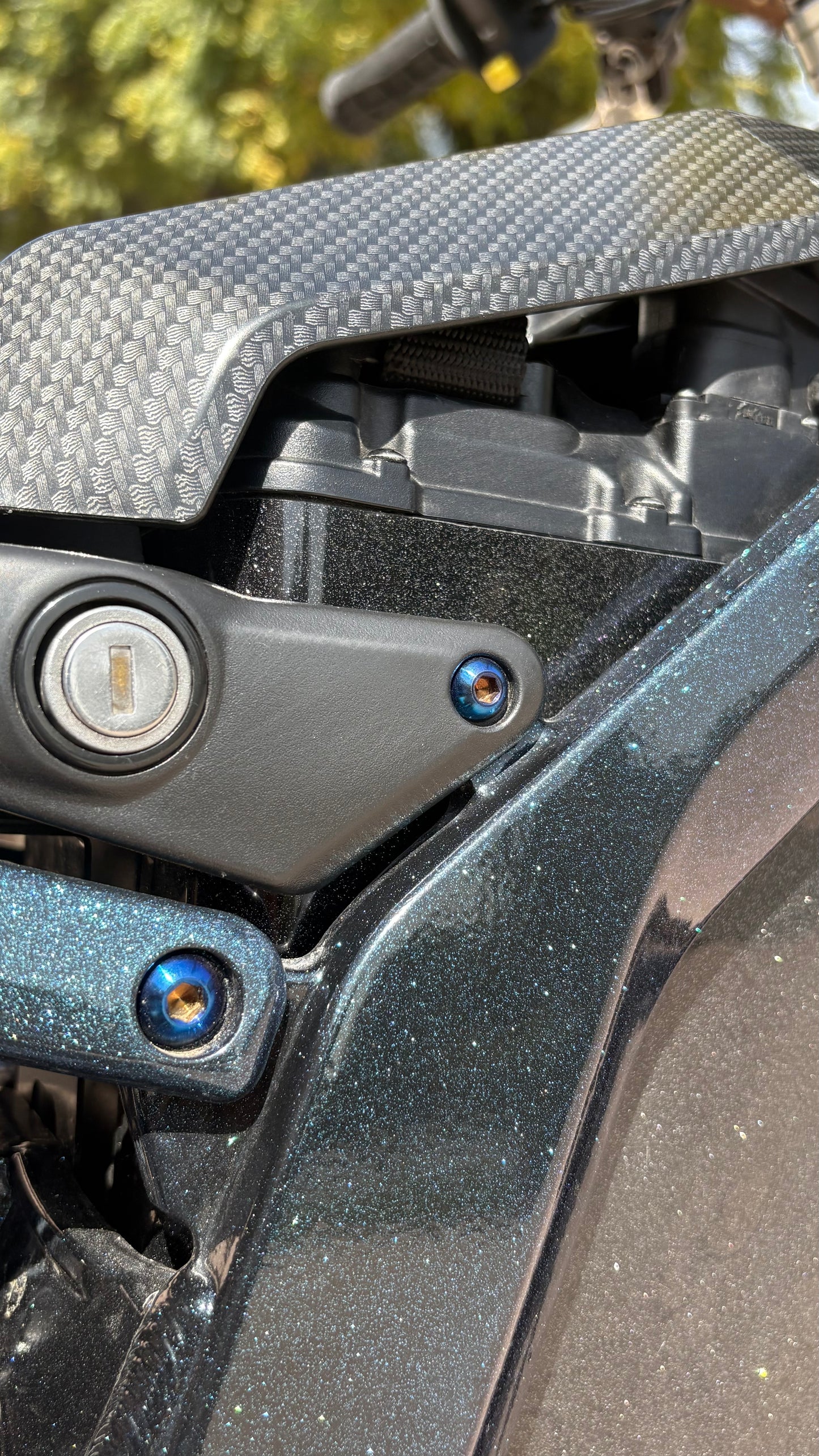 Side plastics battery lock titanium bolts